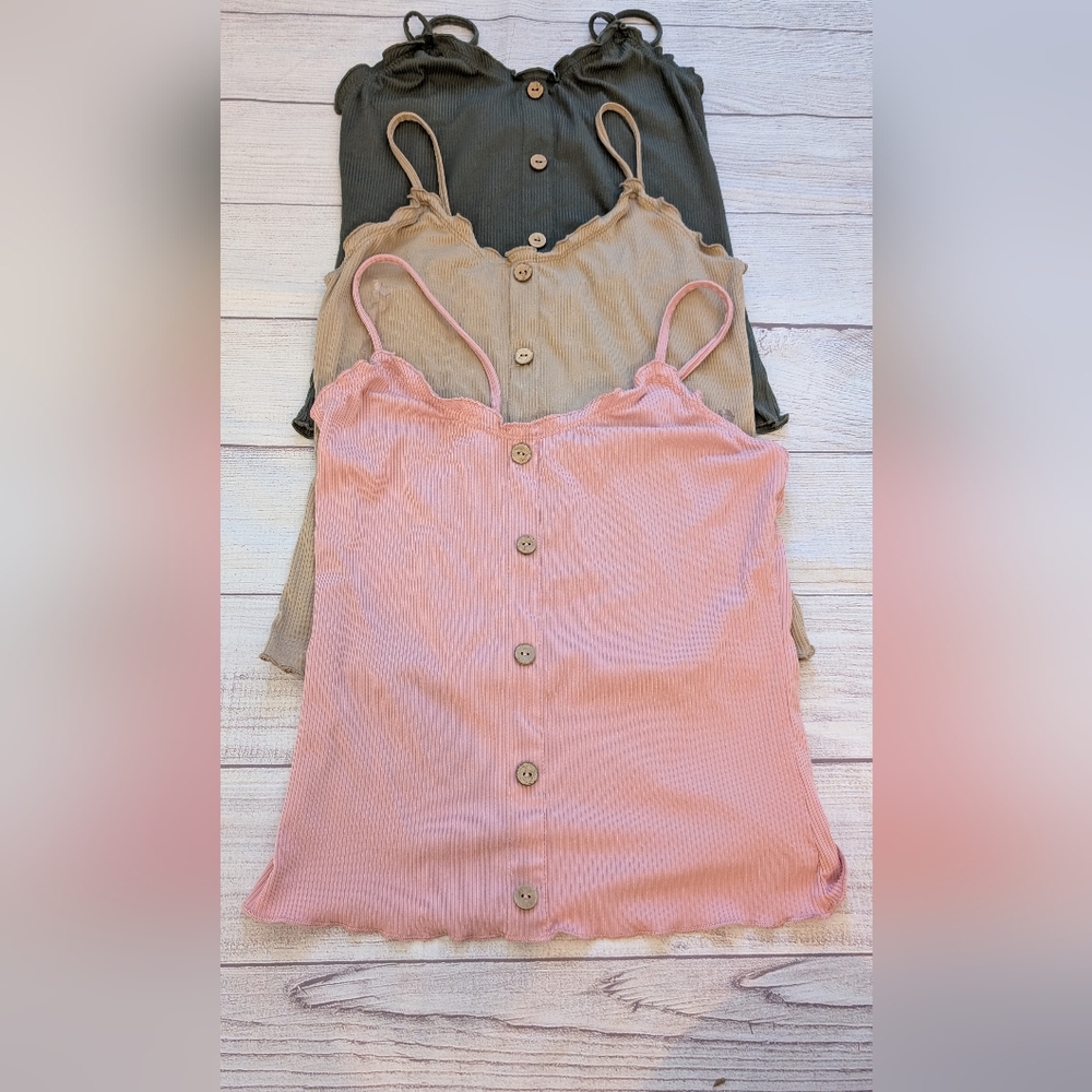 No Boundaries lot of 3 tank tops. Size medium juniors
